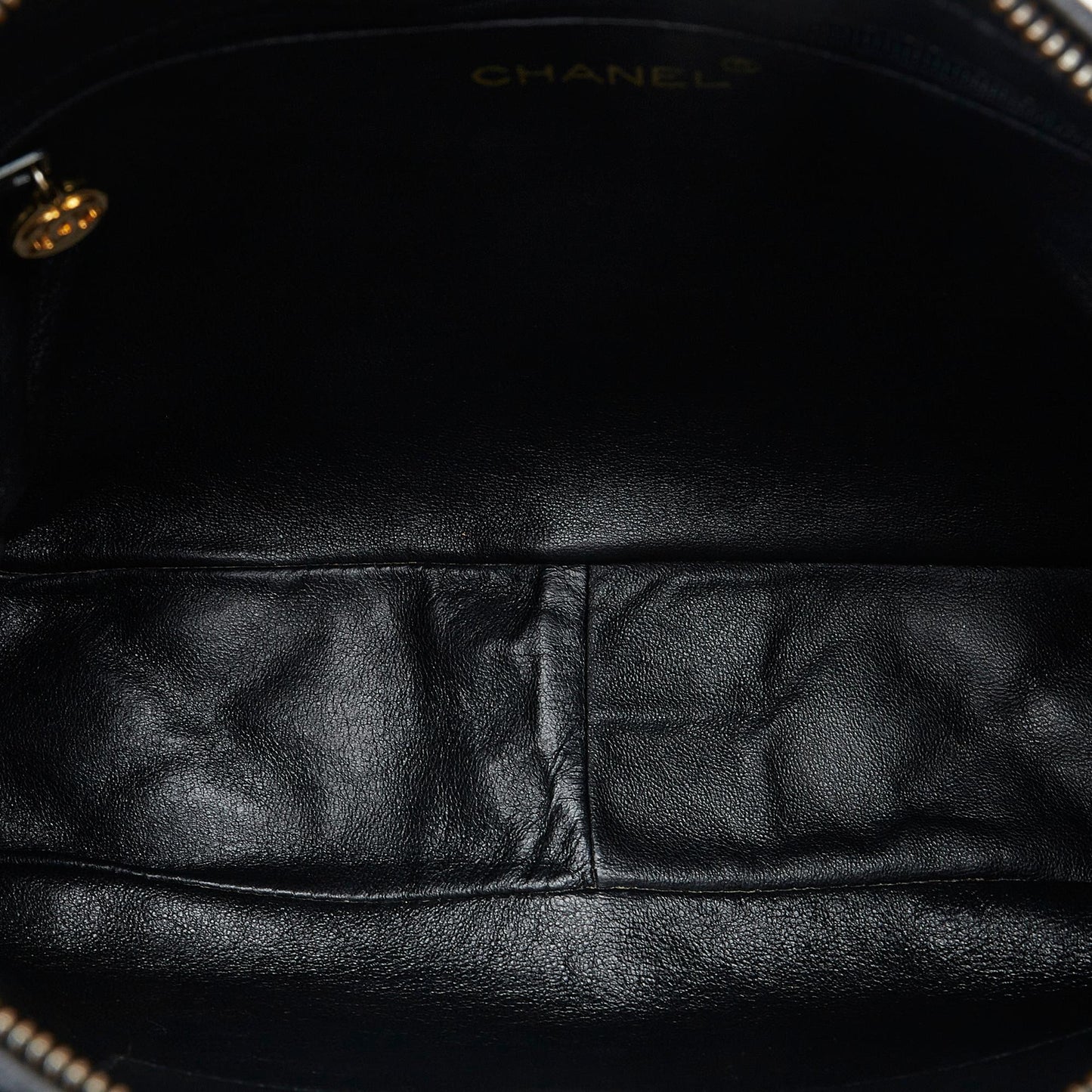 Chanel CC Matelasse Tassel Crossbody (SHG-ZmhsO3)