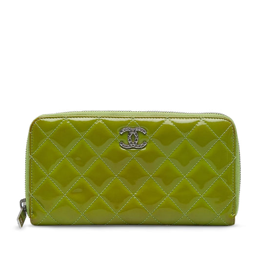 Chanel CC Patent Leather Zip Around Wallet (SHG-gN1VBT)