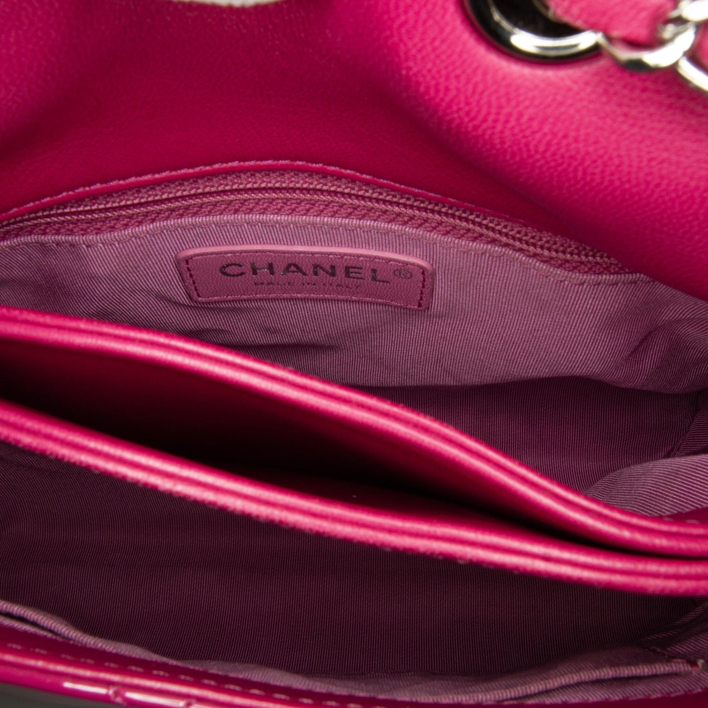 Chanel CC Quilted Patent Leather Crossbody Bag (SHG-g7XOp3)