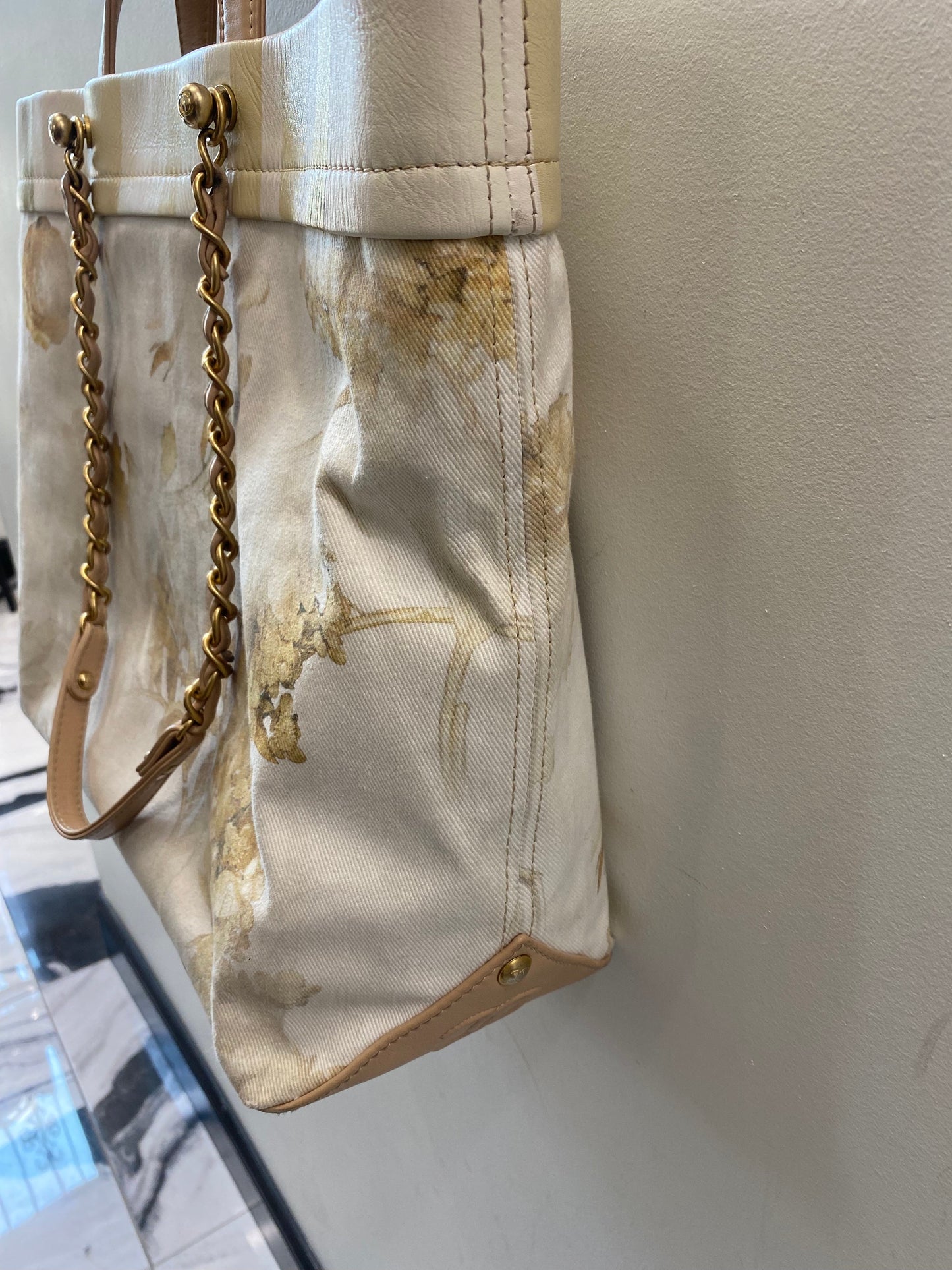 CHANEL CC CAMELLIA TOTE BAG