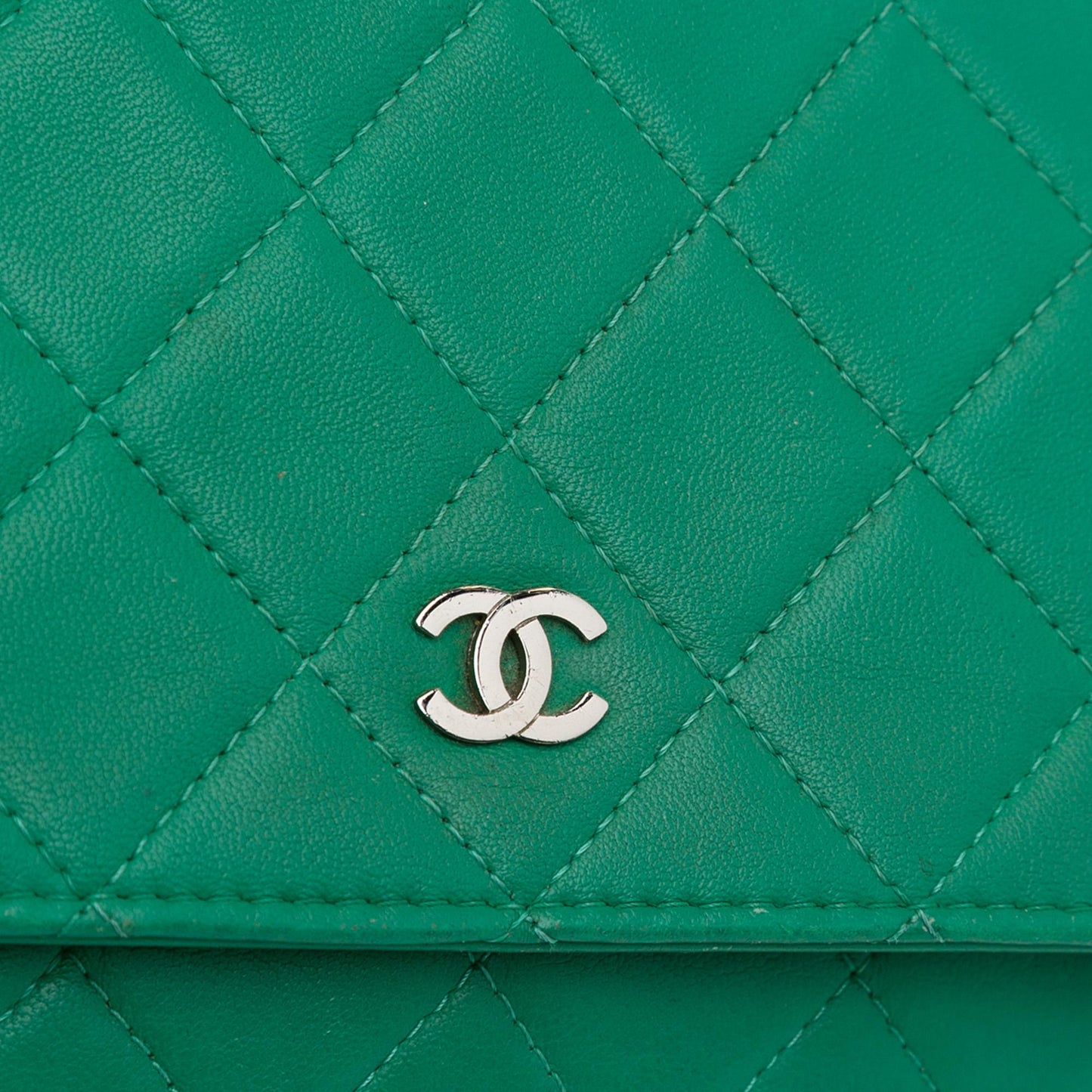 Chanel Classic Lambskin Wallet on Chain (SHG-KwjkVE)