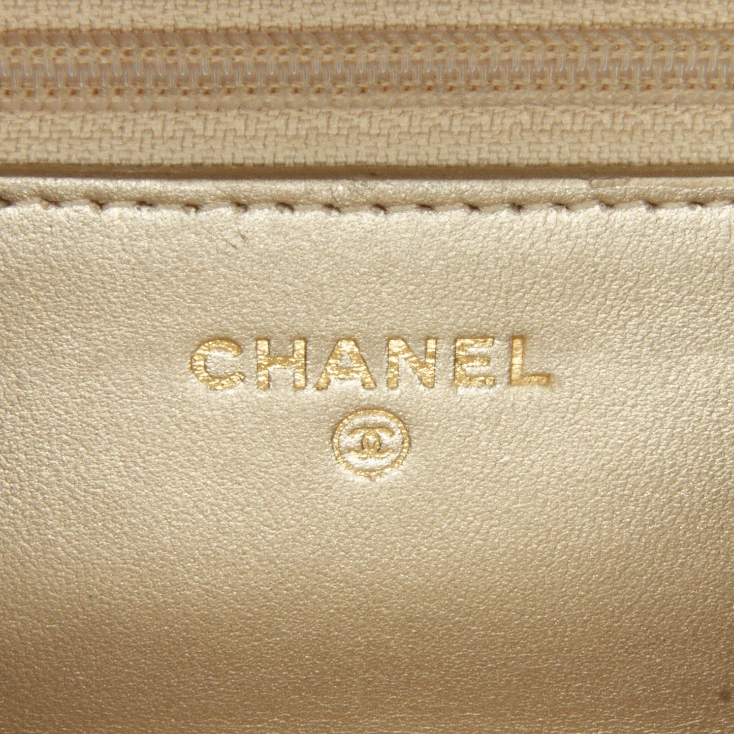 Chanel Classic Wallet on Chain (SHG-bvhl0Q)