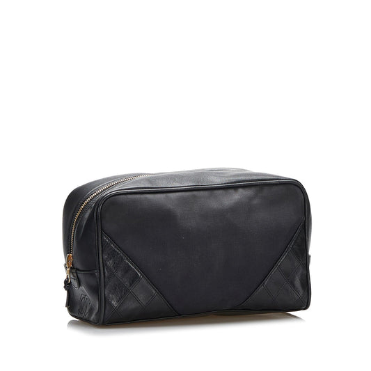 Chanel Diamond Stitch Pouch (SHG-7uj1q0)