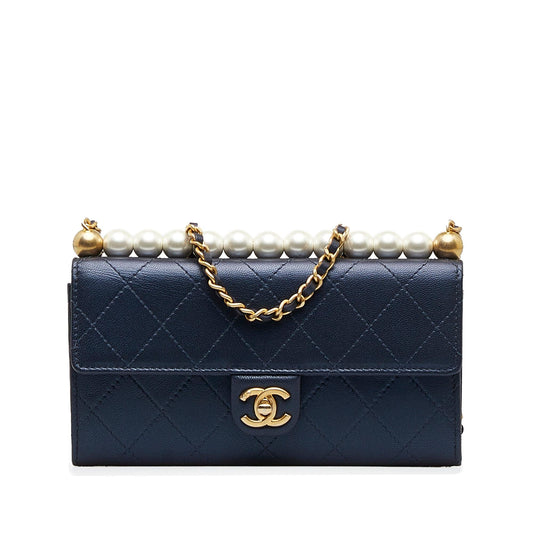 Chanel Goatskin Chic Pearls Clutch With Chain (SHG-6JqQUh)