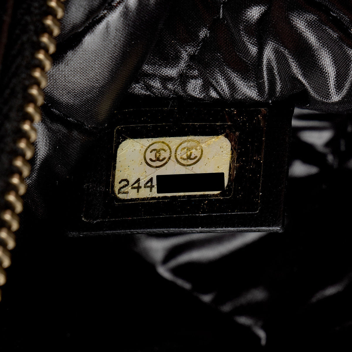 Chanel Lambskin Camellia Medium O-Case (SHF-zIGfOR)
