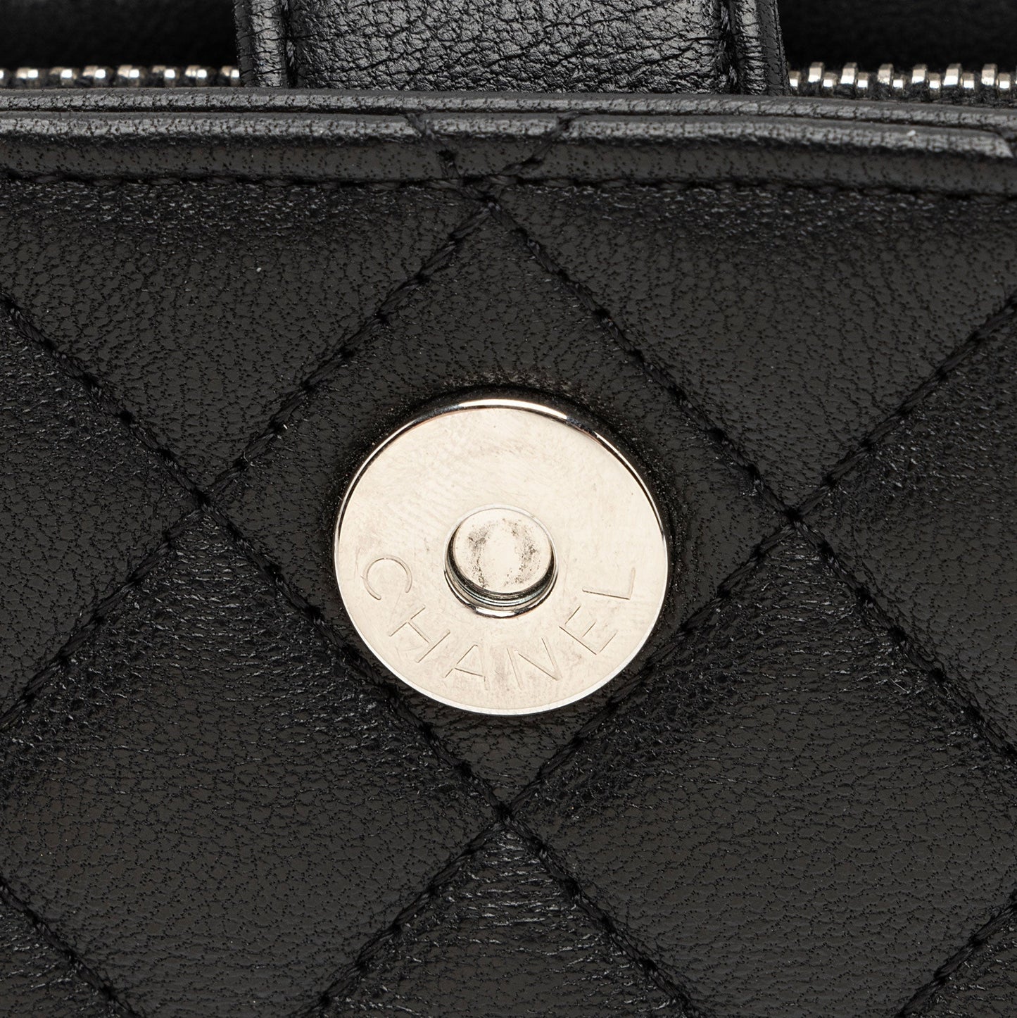 Chanel Lambskin Valentine Charms Mini Phone Holder Crossbody (SHF-LaTesi)