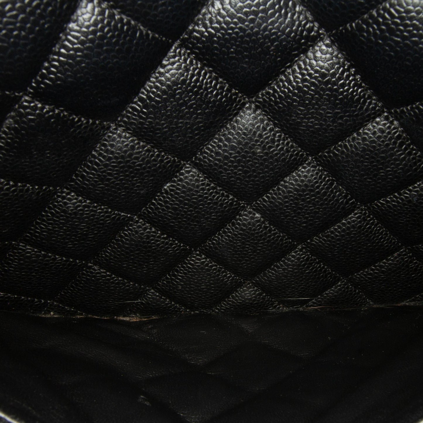 Chanel Maxi Classic Caviar Single Flap (SHG-QSdaKq)