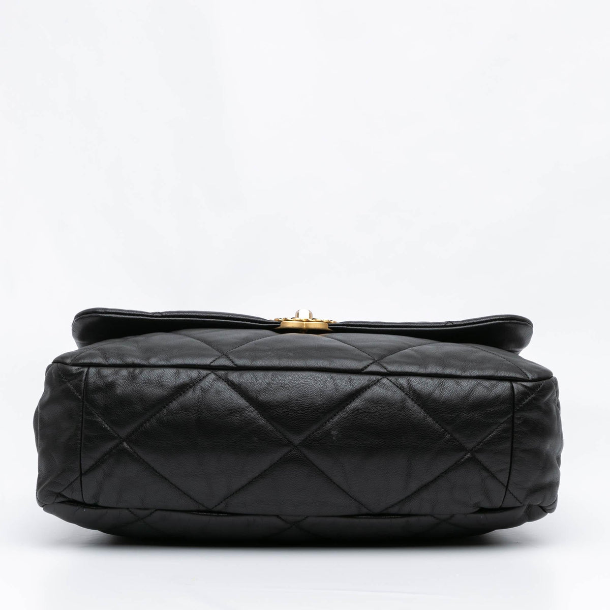 Chanel Maxi Lambskin 19 Flap (SHG-zMPWQD)