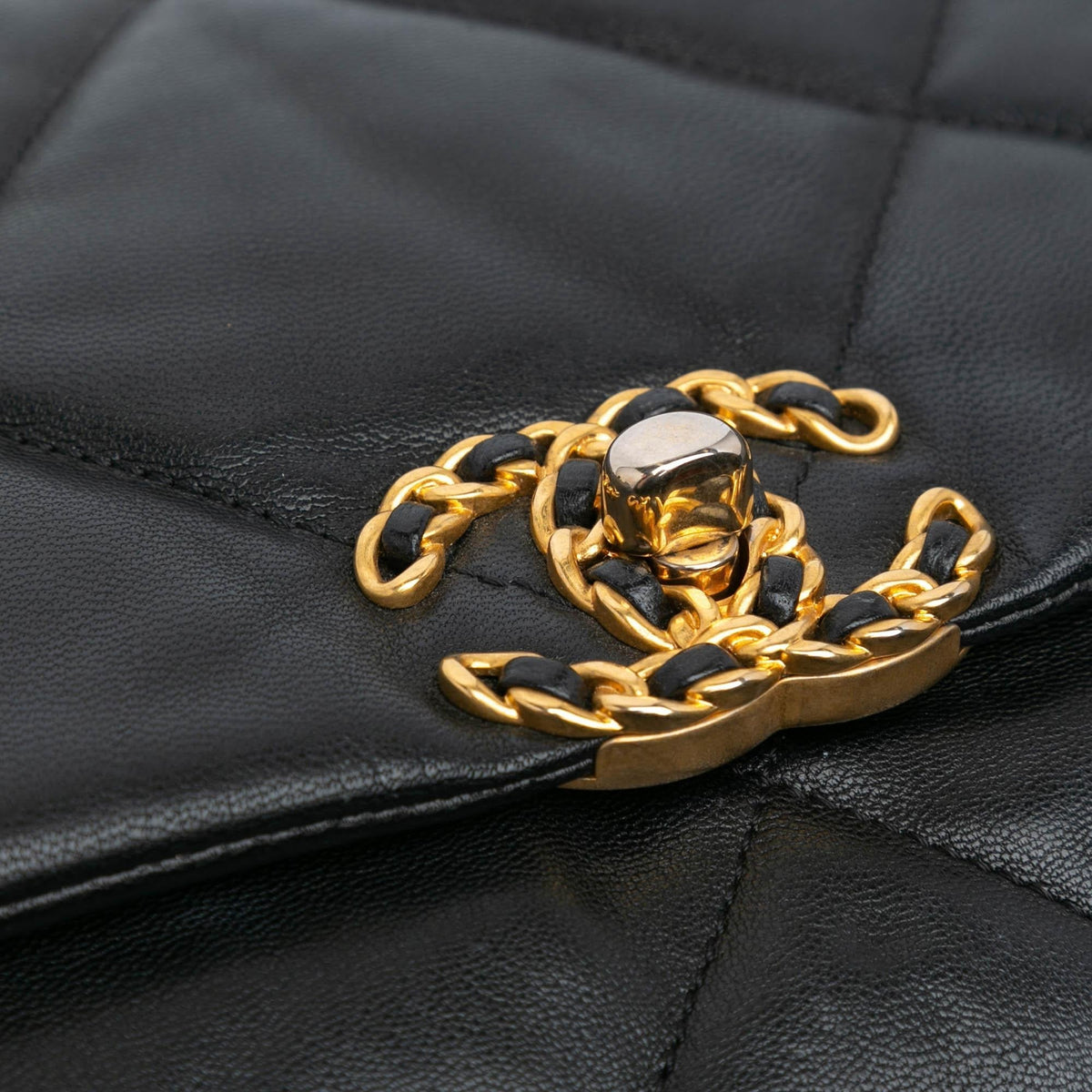 Chanel Maxi Lambskin 19 Flap (SHG-zMPWQD)