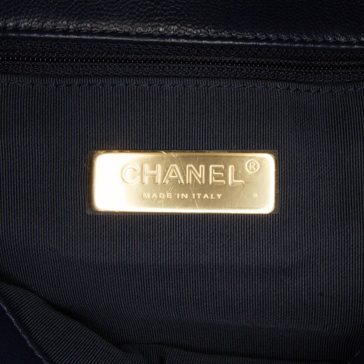 Chanel Maxi Lambskin 19 Flap (SHG-GKlJ3G)