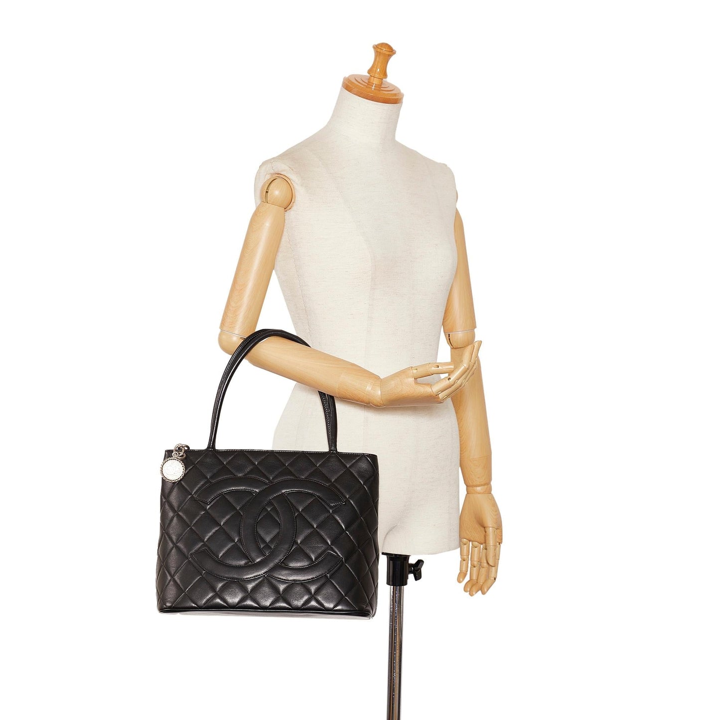 Chanel Medallion Tote (SHG-V0qt8t)