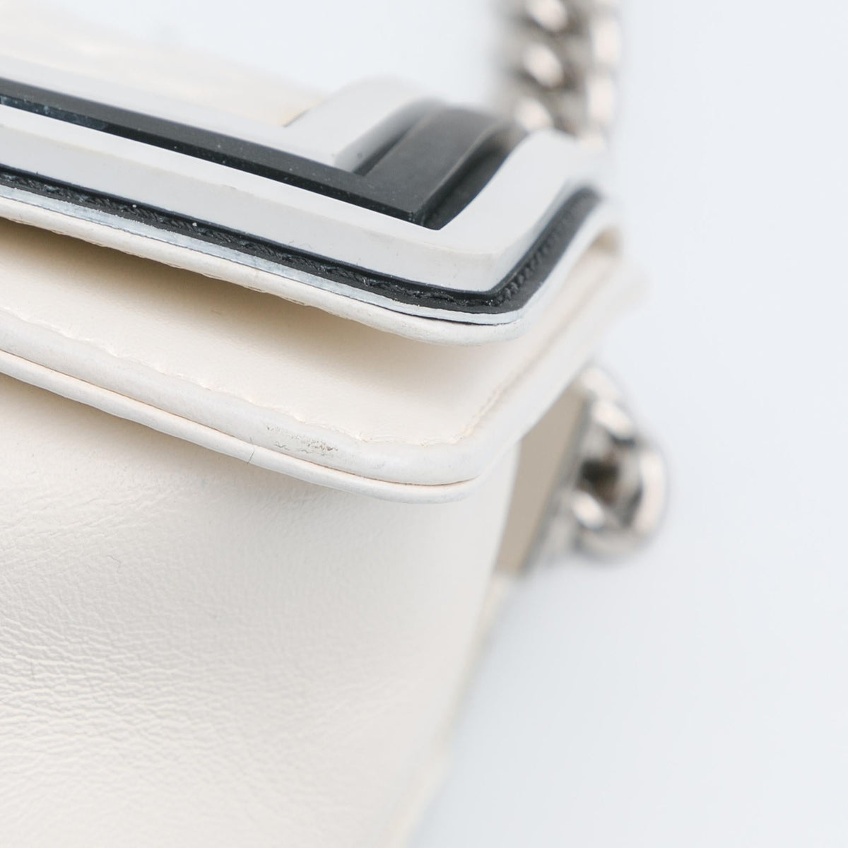 Chanel Medium Bicolor Lambskin and Rubber Boy Flap (SHG-hH7LGi)