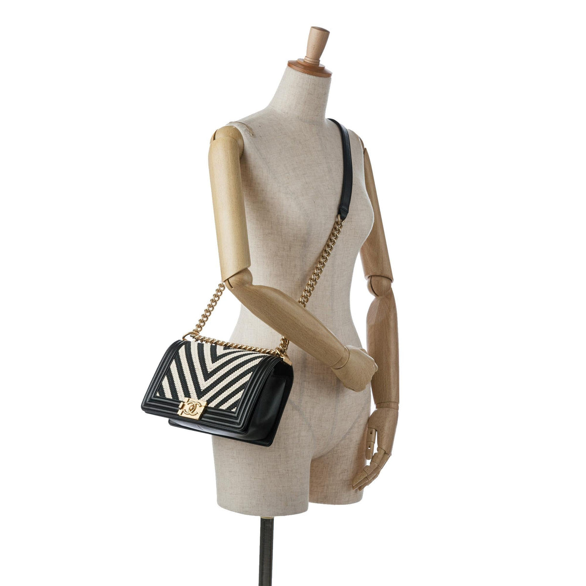 Chanel Medium Braided Chevron Le Boy (SHG-Qo0SYS)