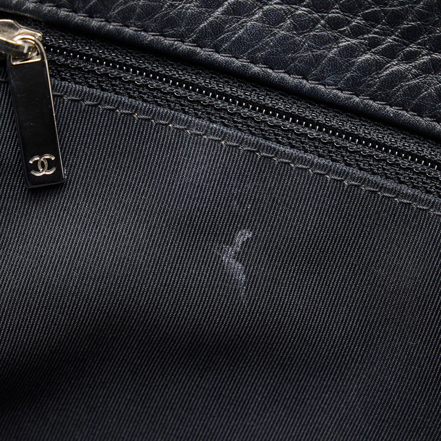 Chanel Medium CC Caviar Cerf Tote (SHG-CpHO5a)