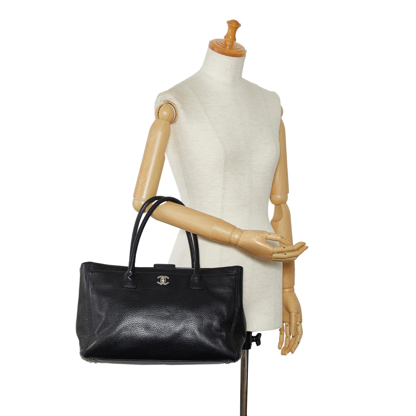 Chanel Medium CC Caviar Cerf Tote (SHG-CpHO5a)