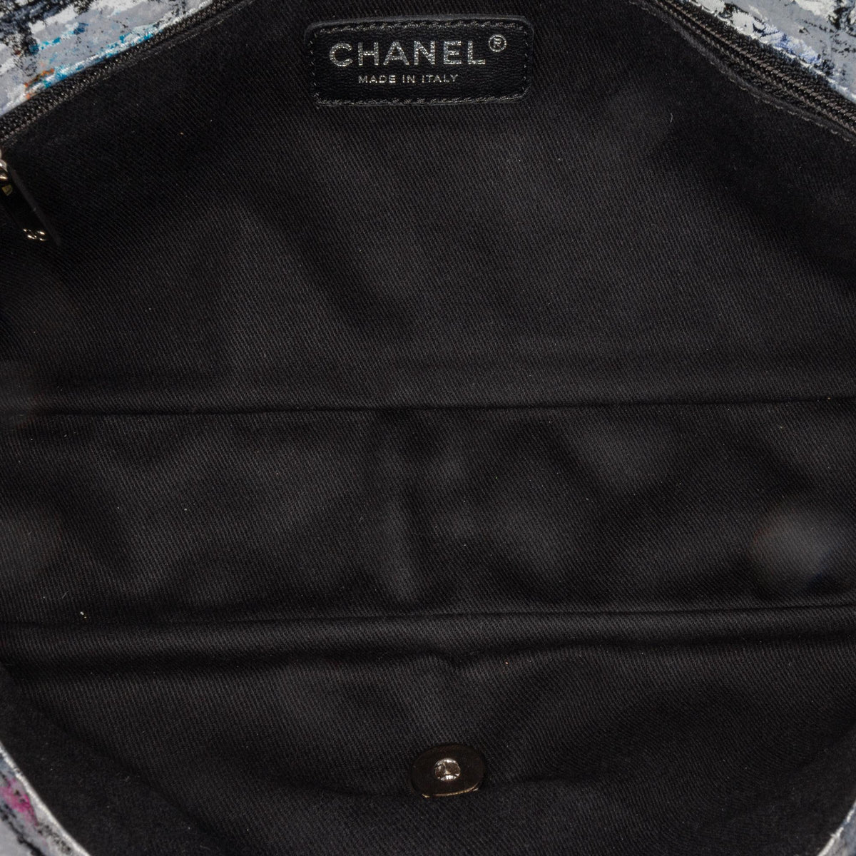 Chanel Medium Calfskin Hand Painted Graffiti Flap (SHG-kb749n)