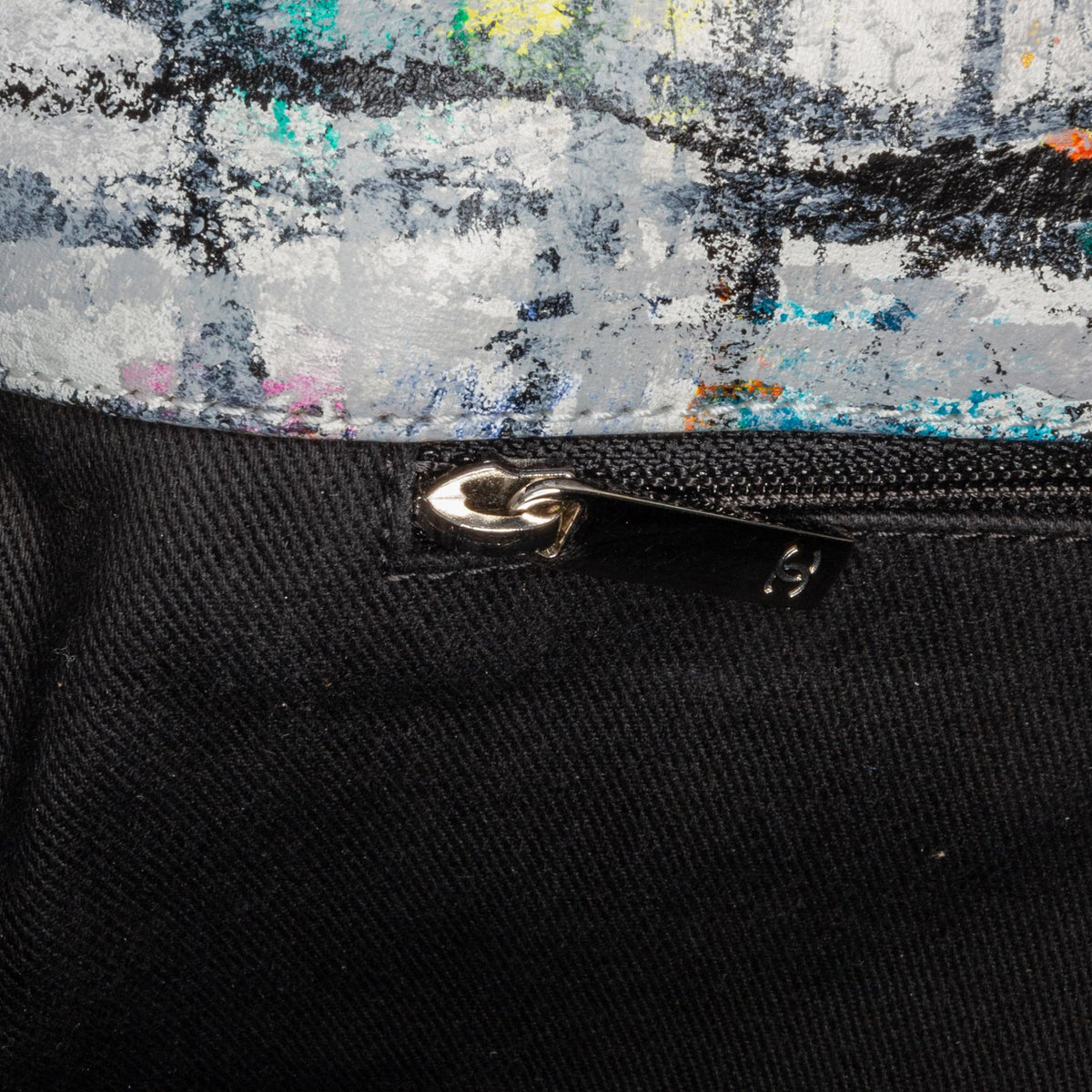 Chanel Medium Calfskin Hand Painted Graffiti Flap (SHG-kb749n)