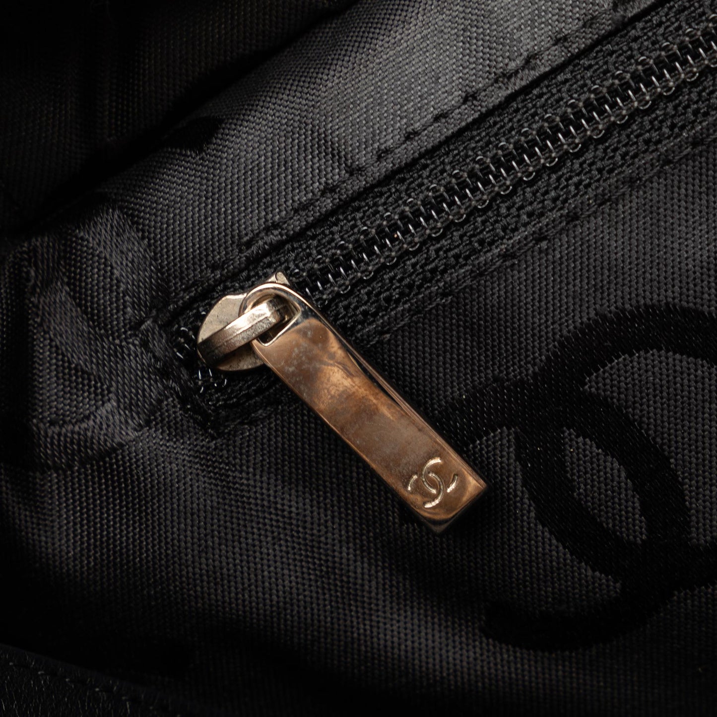 Chanel Medium Cambon Ligne Shoulder Bag (SHG-I92j0a)