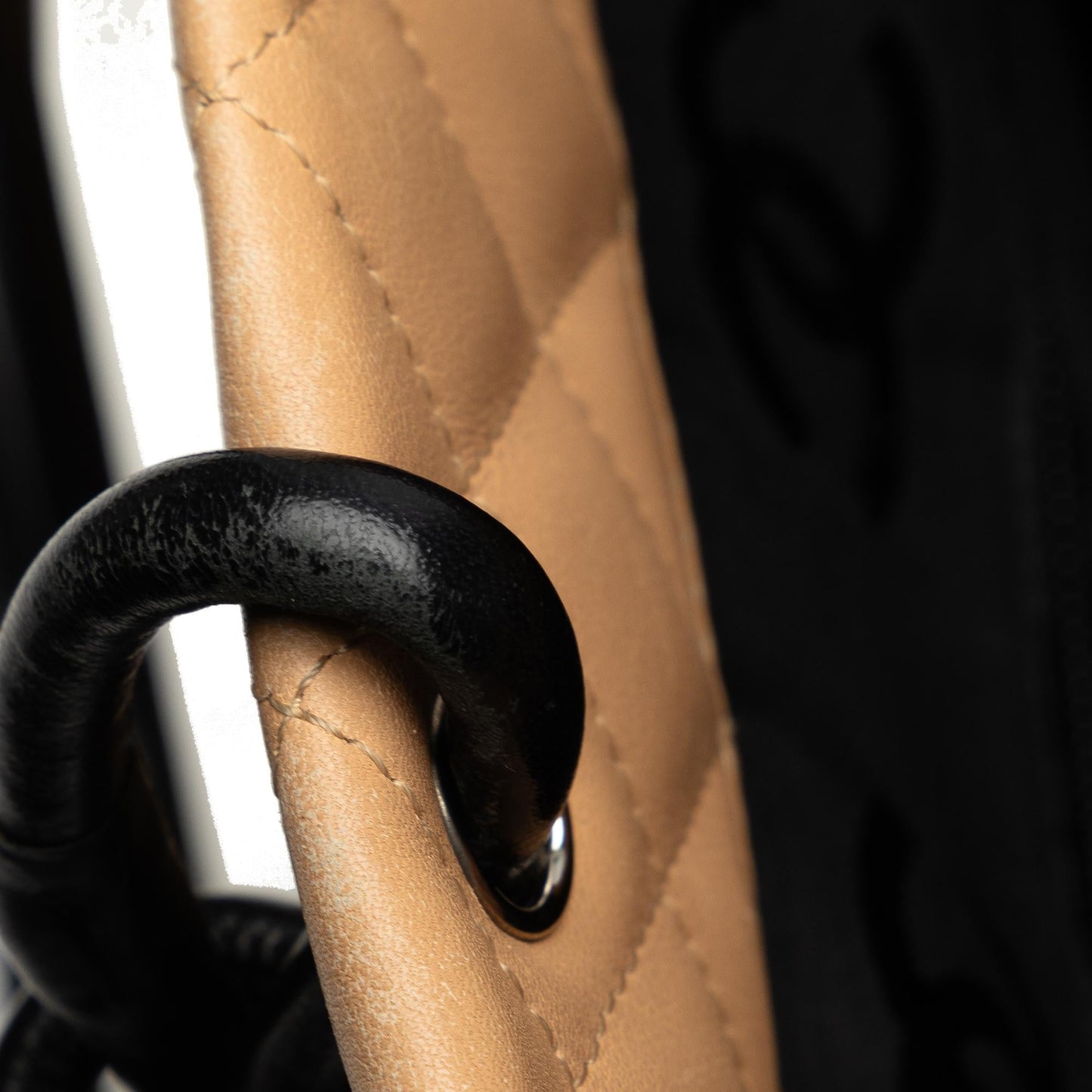 Chanel Medium Cambon Ligne Shoulder Bag (SHG-I92j0a)