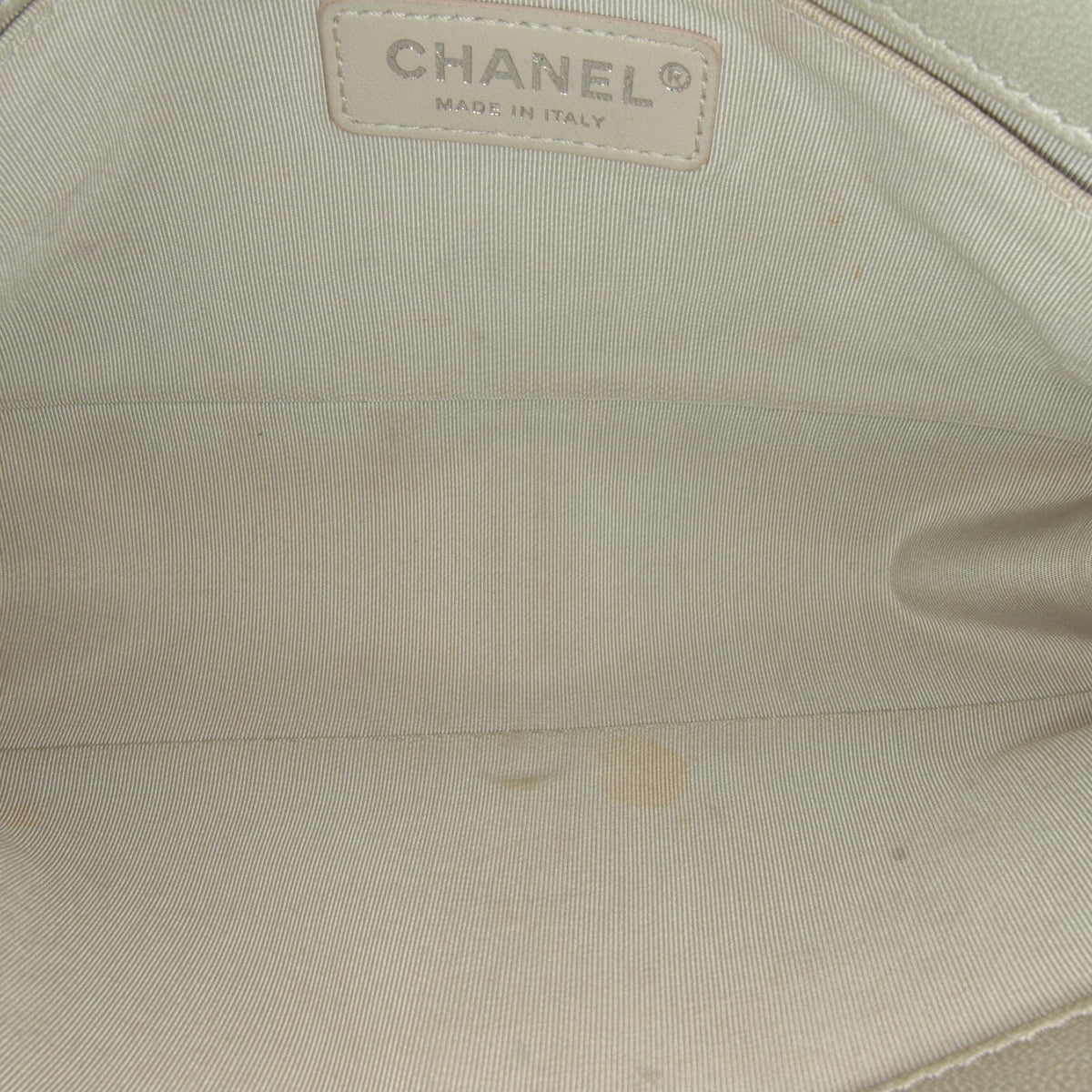 Chanel Medium Caviar Boy Flap Bag (SHG-ajMQXj)