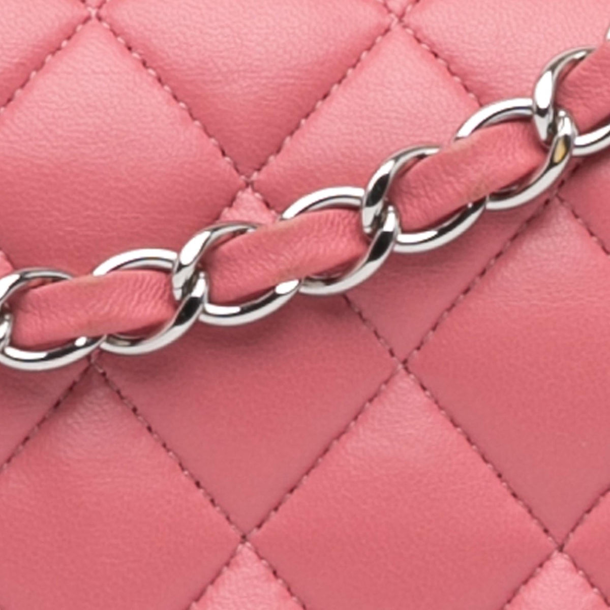 Chanel Medium Classic Lambskin Double Flap (SHG-lwJYDO)