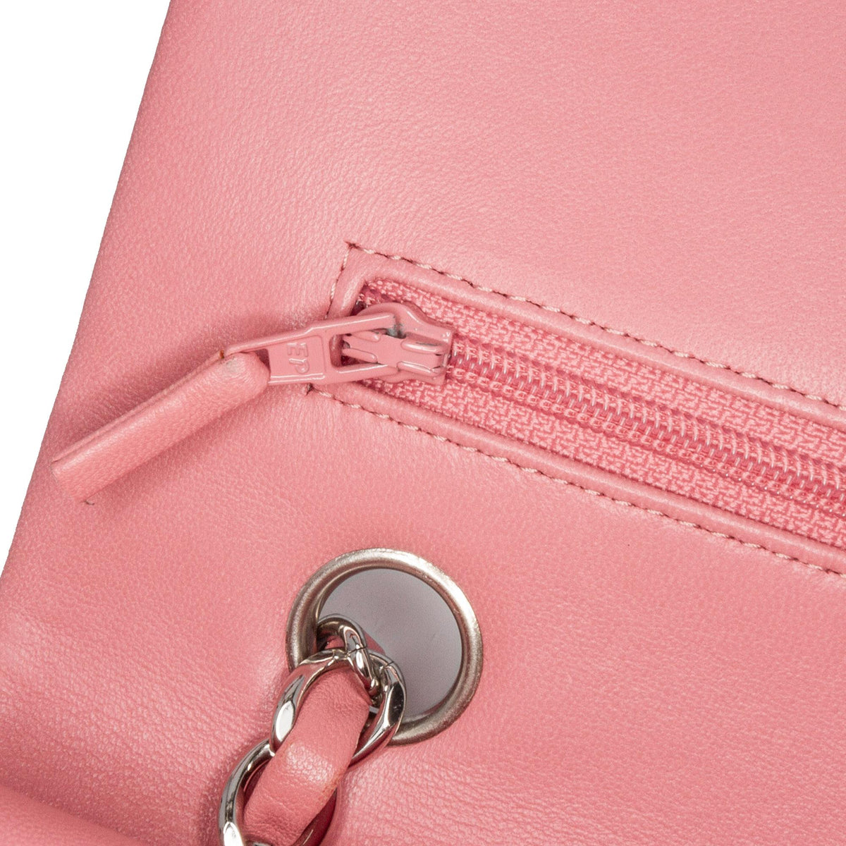 Chanel Medium Classic Lambskin Double Flap (SHG-lwJYDO)