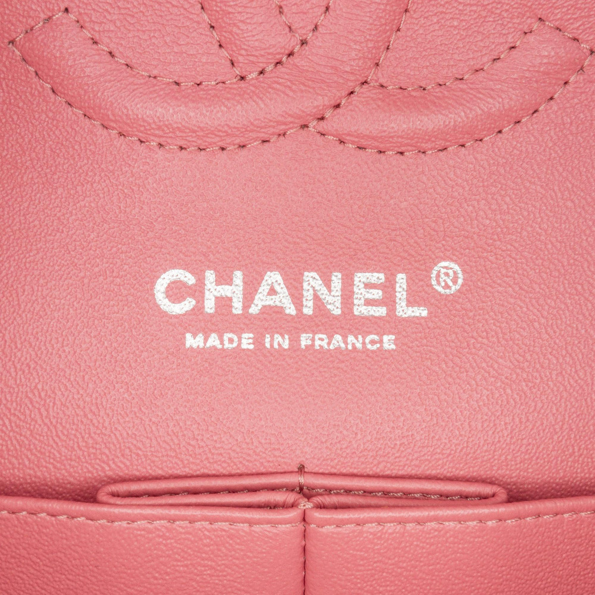 Chanel Medium Classic Lambskin Double Flap (SHG-lwJYDO)