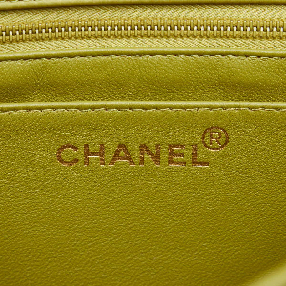 Chanel Medium Classic Lambskin Single Flap (SHG-oaTwdF)
