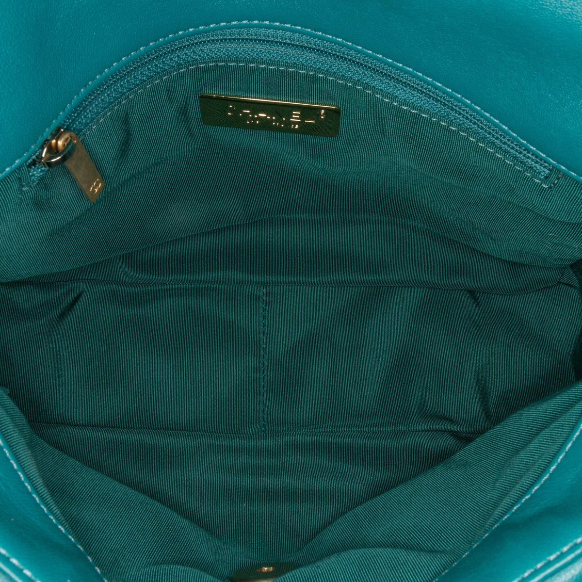 Chanel Medium Lambskin 19 Flap (SHG-EDg0IF)