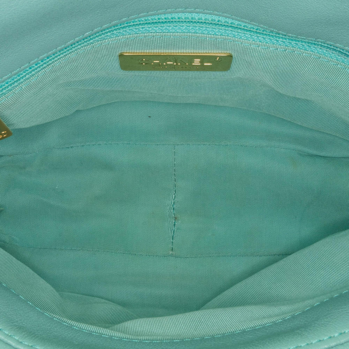 Chanel Medium Lambskin 19 Flap (SHG-XdXJ6B)