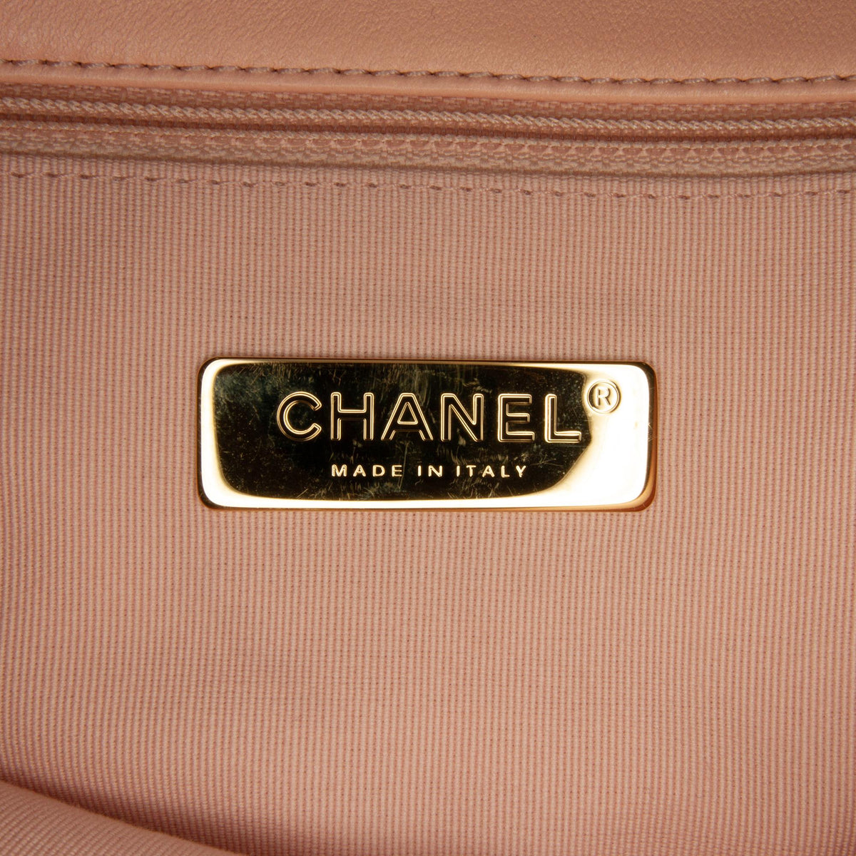 Chanel Medium Lambskin 19 Flap (SHG-WwoWUd)