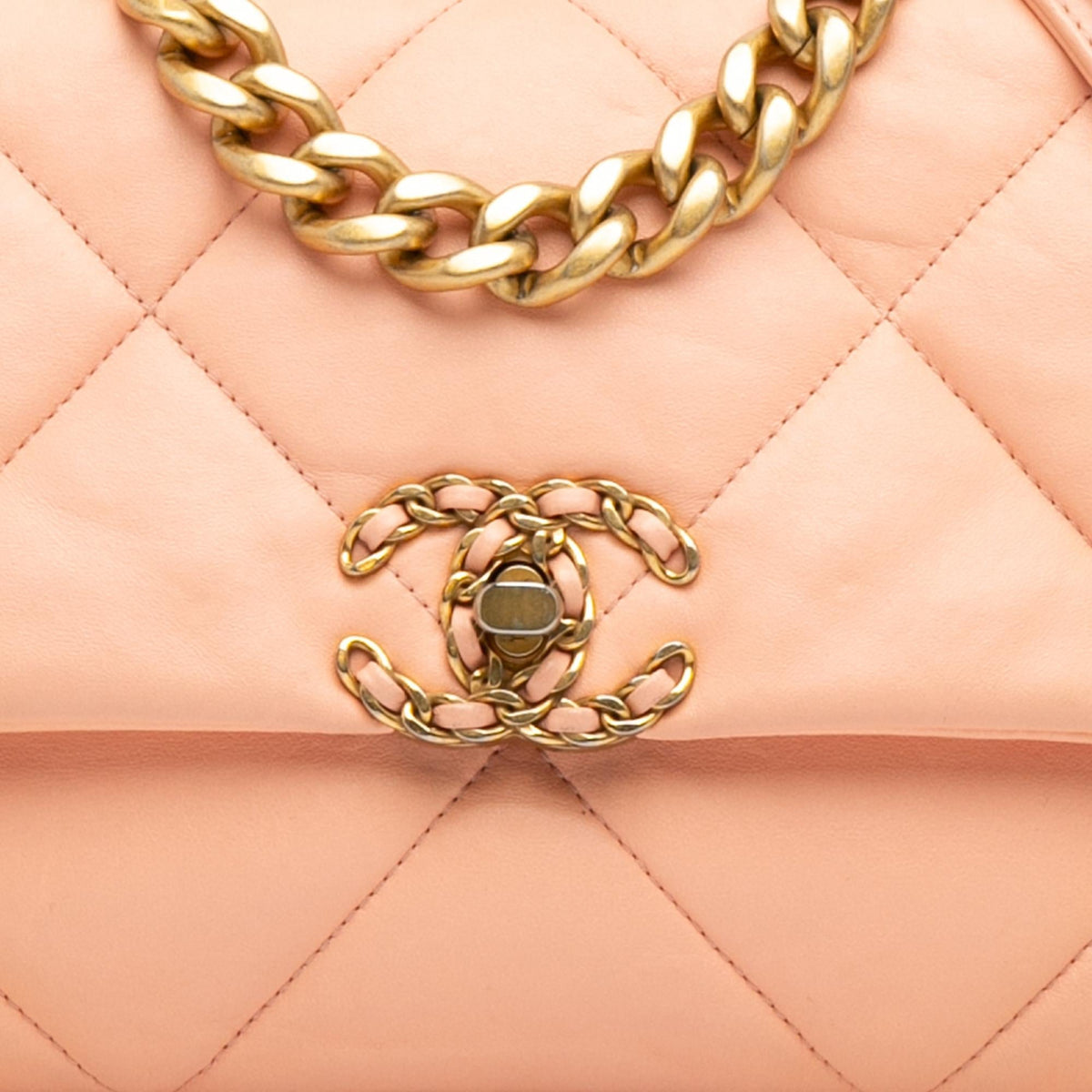 Chanel Medium Lambskin 19 Flap (SHG-WwoWUd)