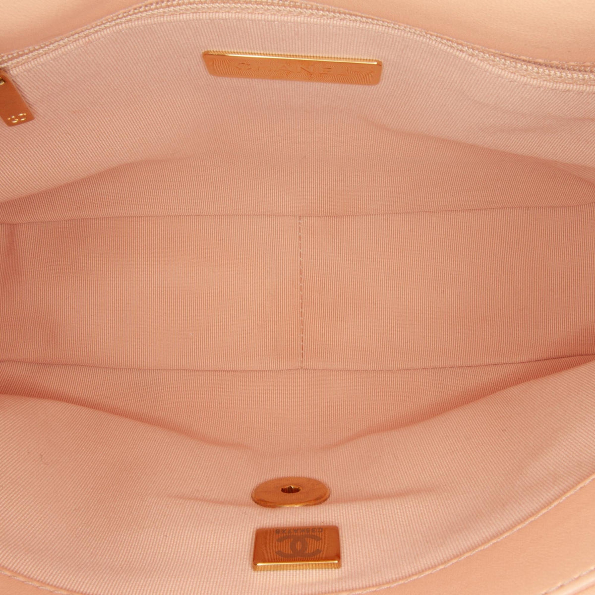 Chanel Medium Lambskin 19 Flap (SHG-WwoWUd)