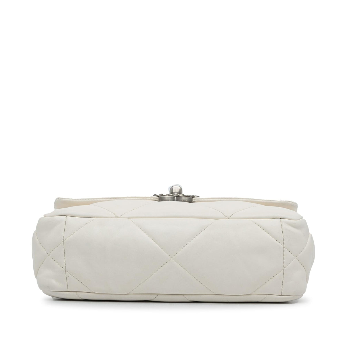 Chanel Medium Lambskin 19 Flap (SHG-aeKGRk)