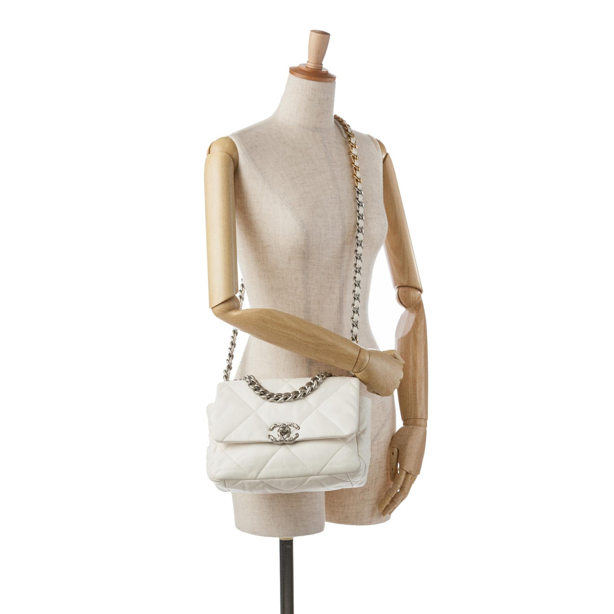 Chanel Medium Lambskin 19 Flap (SHG-aeKGRk)