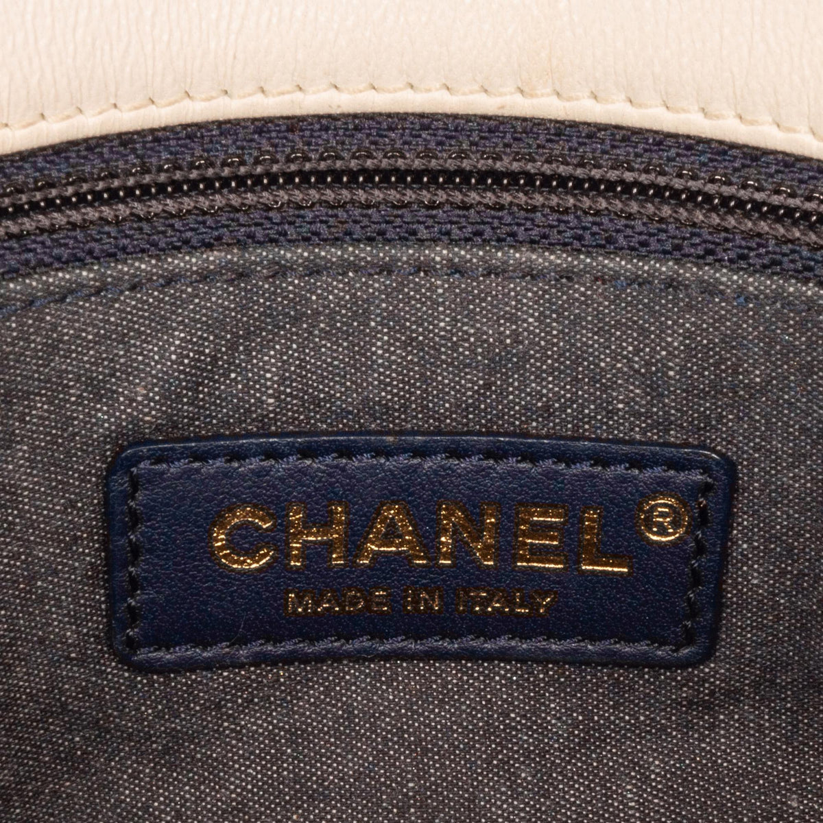 Chanel Medium Lambskin Bicolor Chain Flap Bag (SHG-JkQQCZ)