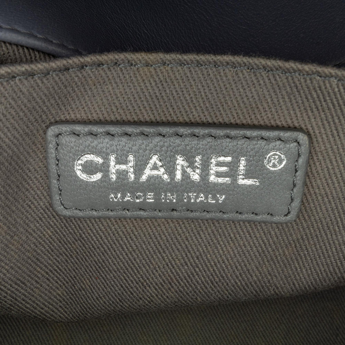 Chanel Medium Lambskin Boy Flap (SHG-EJte0o)