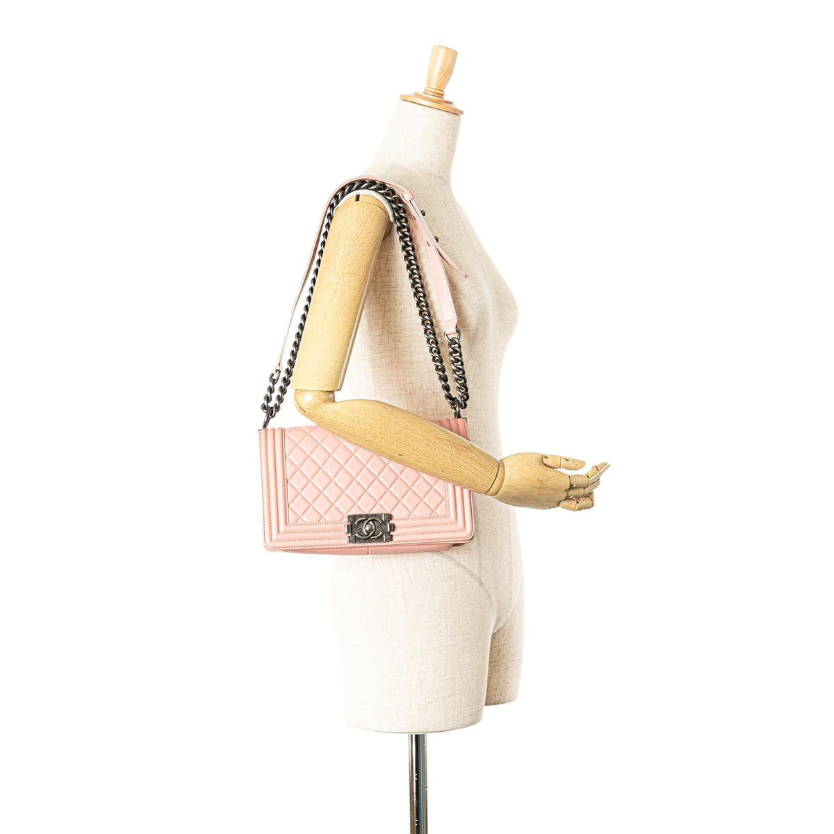 Chanel Medium Lambskin Boy Flap (SHG-egLU0X)