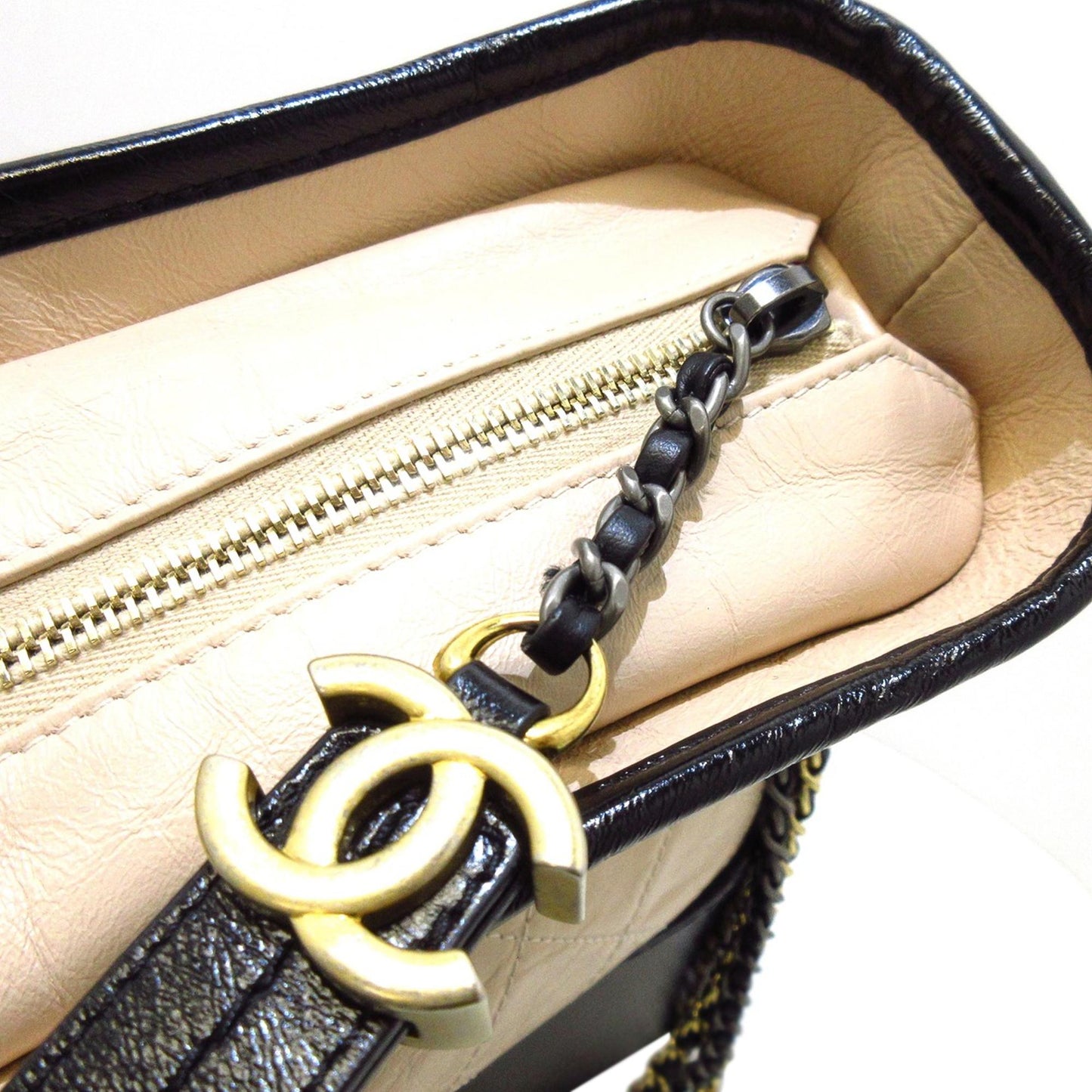 Chanel Medium Lambskin Gabrielle Crossbody (SHG-9Lyhuh)