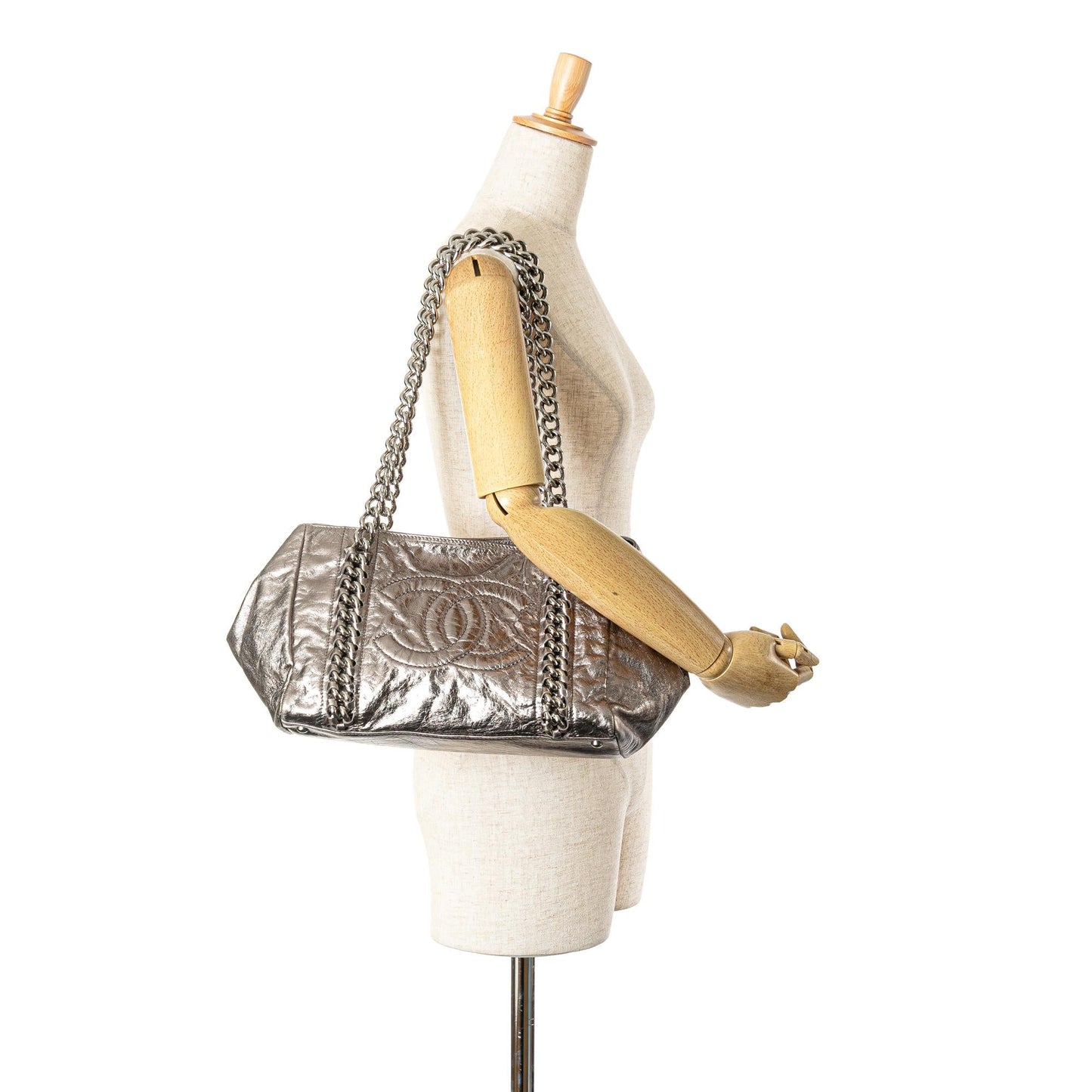 Chanel Medium Metallic Calfskin Modern Chain Tote (SHG-ZlIanC)