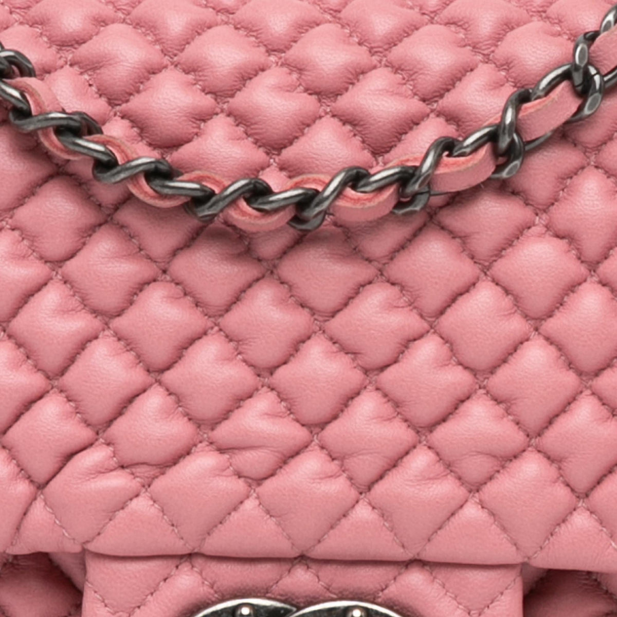 Chanel Medium Microquilted Lambskin Flap (SHG-ZOgysV)