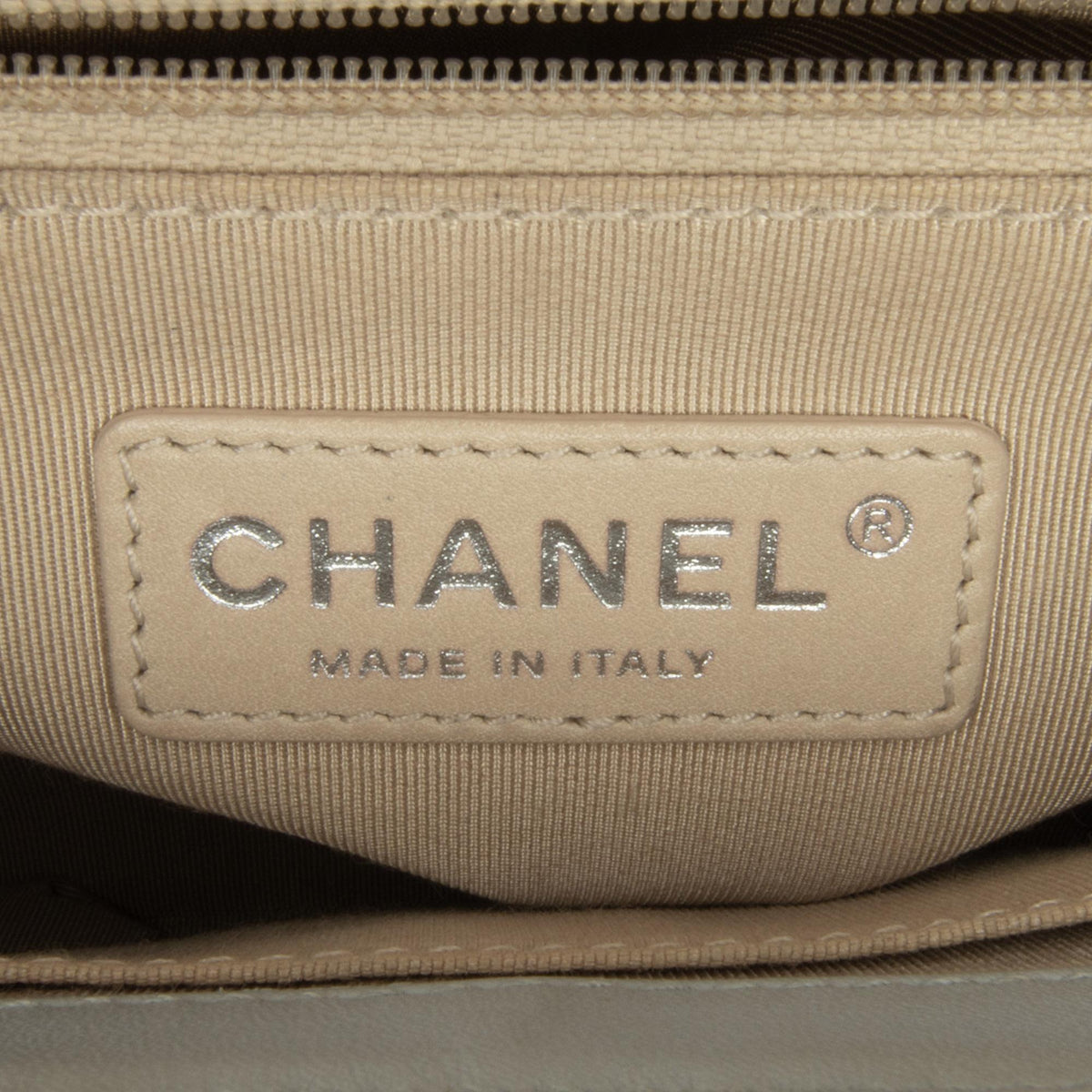 Chanel Medium Patent Boy Flap (SHG-C0XBaJ)