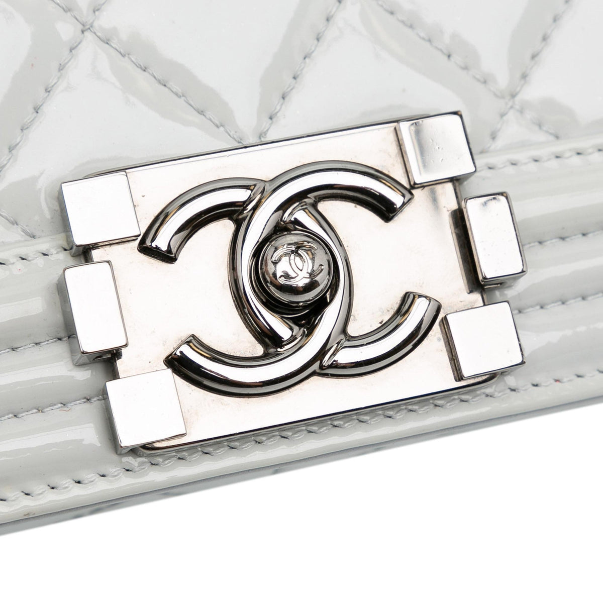Chanel Medium Patent Boy Flap (SHG-C0XBaJ)