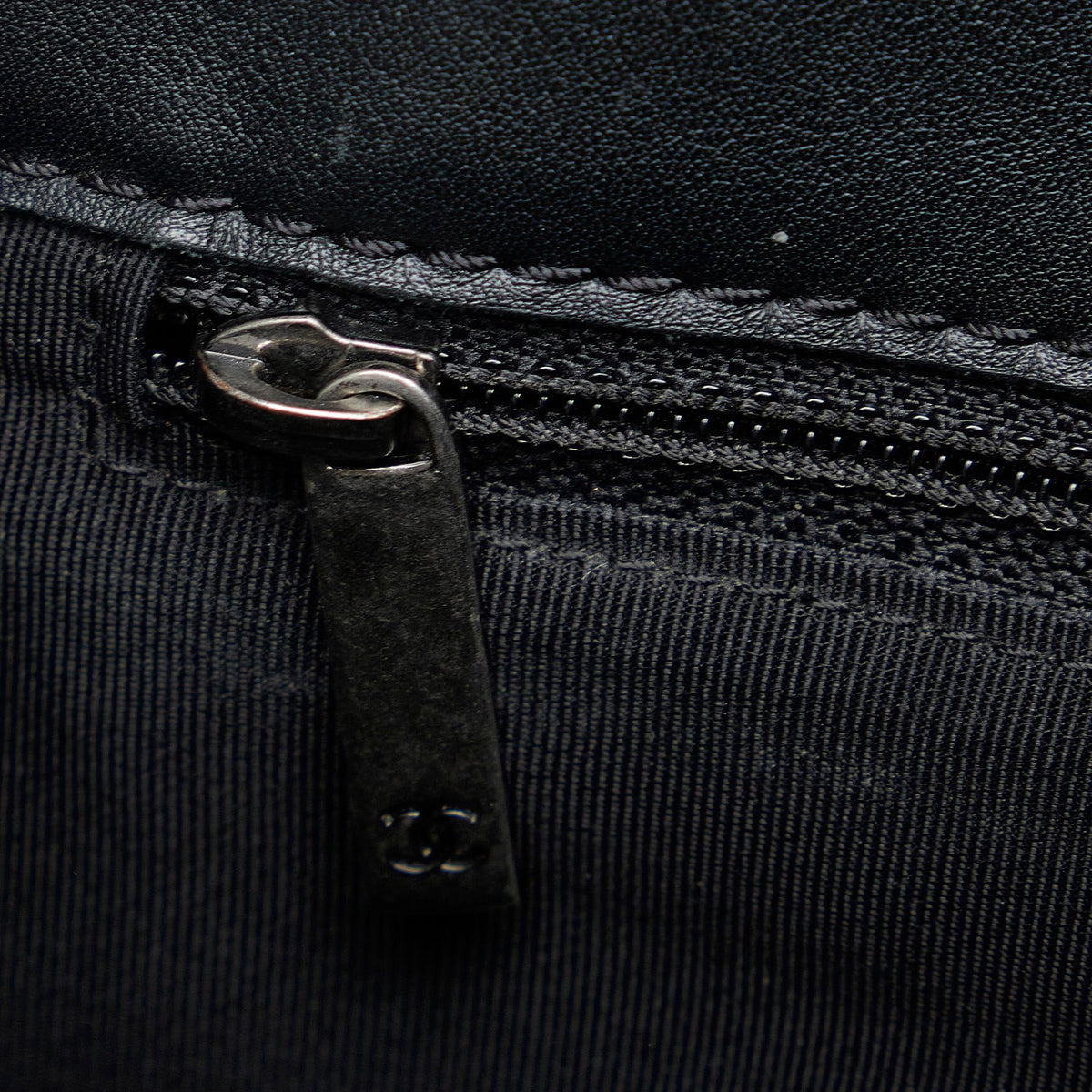 Chanel Medium Patent Reverso Boy Flap (SHG-JG1Gnr)