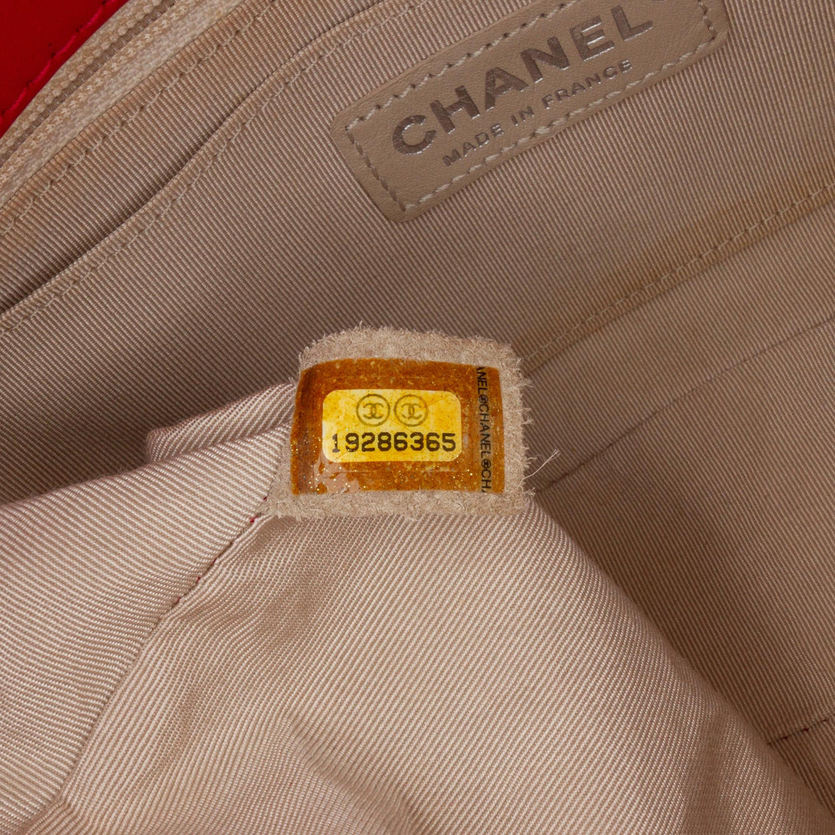 Chanel Medium Perforated Lambskin Punch Flap (SHG-PkZhhC)