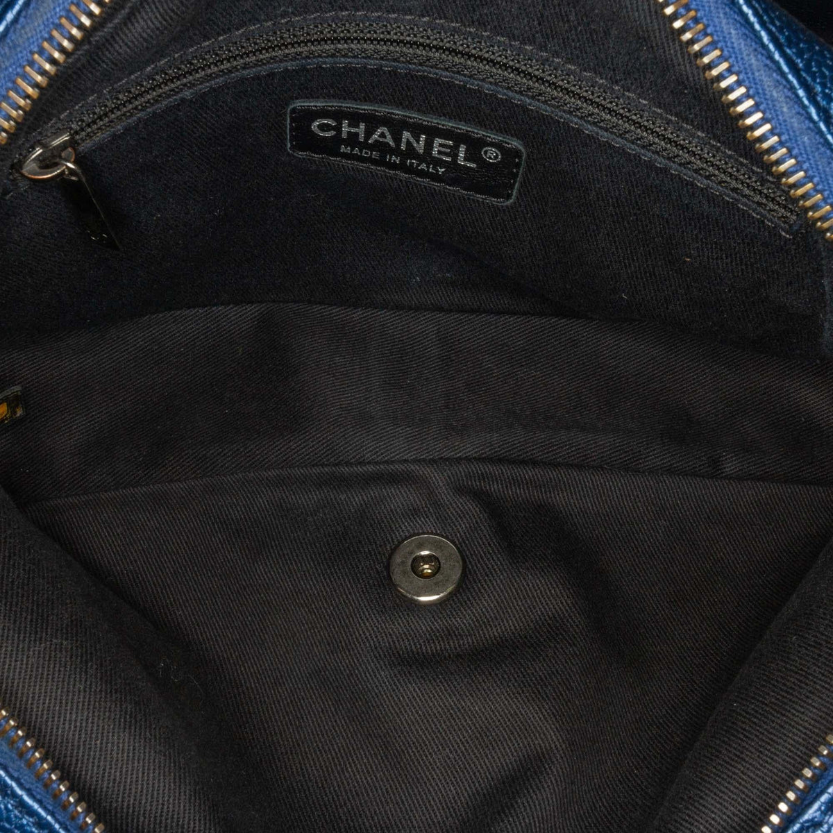 Chanel Medium Quilted Iridescent Caviar Easy Flap (SHG-Kep0fN)