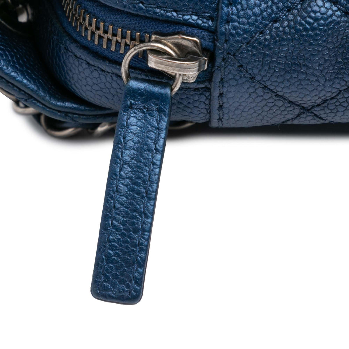 Chanel Medium Quilted Iridescent Caviar Easy Flap (SHG-Kep0fN)