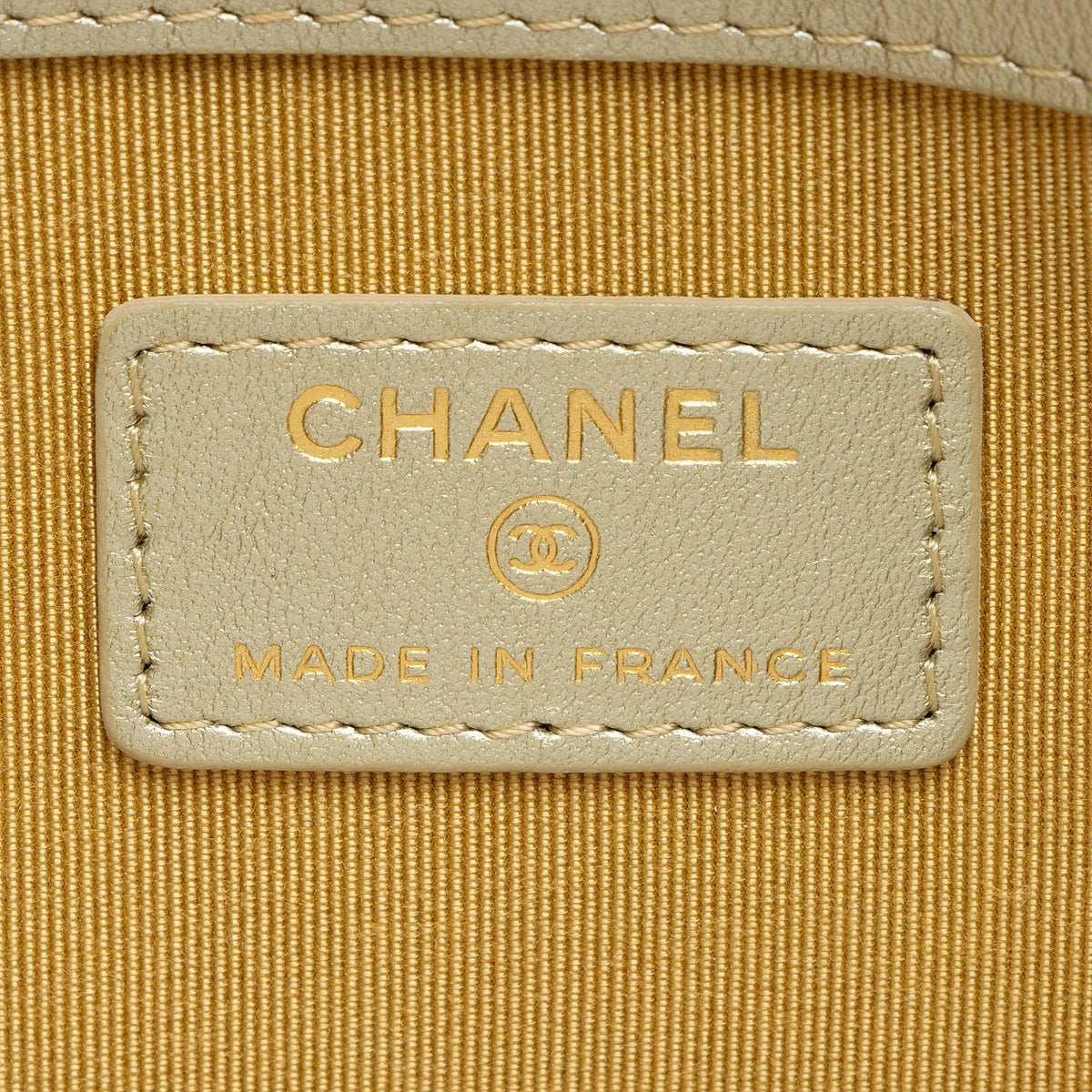 Chanel Metallic Calfskin Rainbow Reissue Pouch (SHF-Iy12ka)