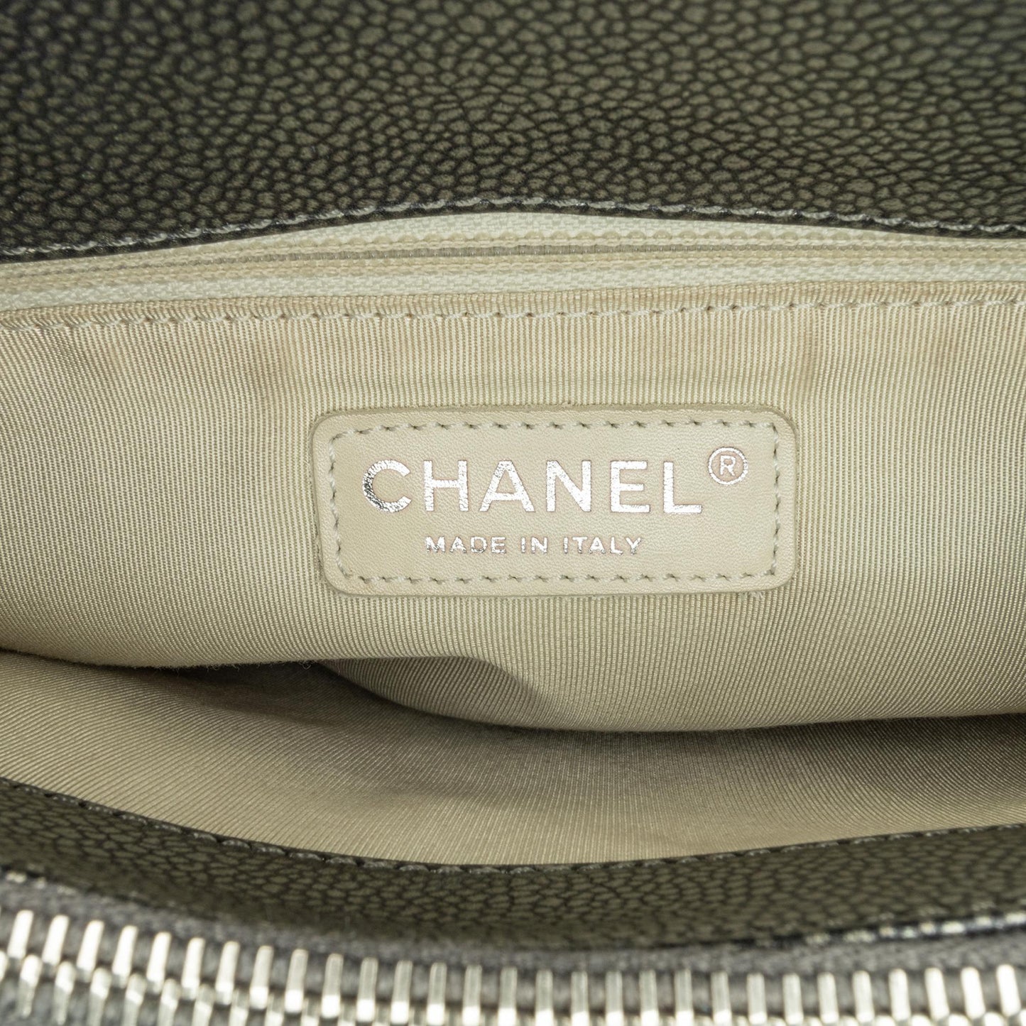 Chanel Metallic Caviar Grand Shopping Tote (SHG-xuVhel)