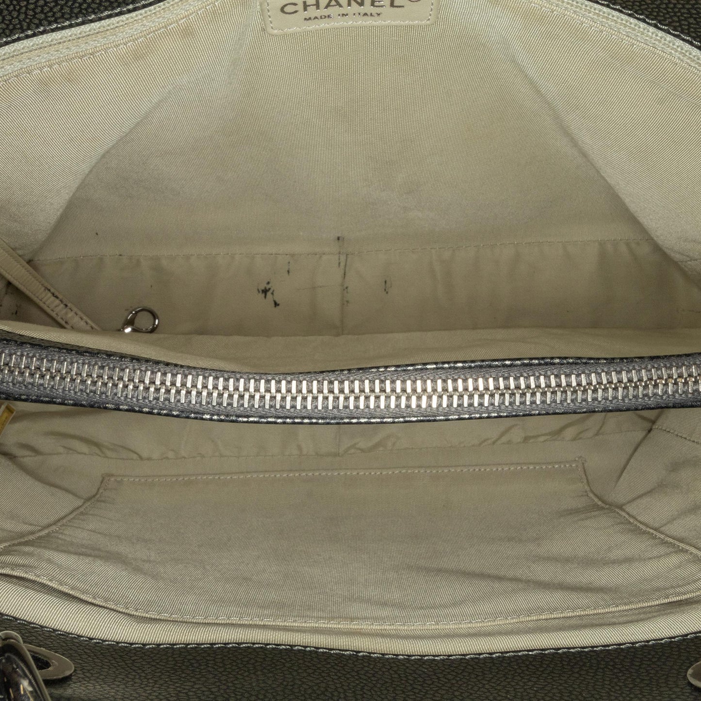 Chanel Metallic Caviar Grand Shopping Tote (SHG-xuVhel)